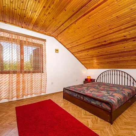 Apartman Familia 16 *